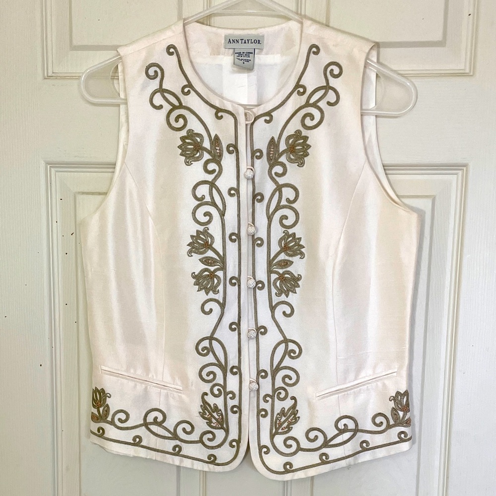 100% Silk Embroidered Ann Taylor Top Size 8